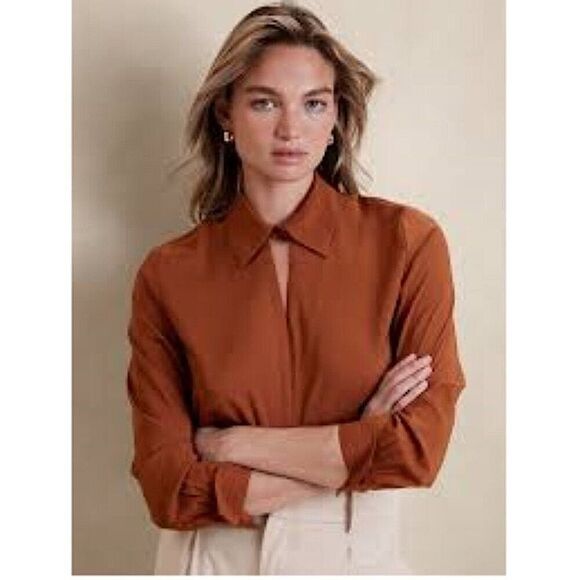 Banana Republic Size XL Essential Collared Blouse * - Picture 1 of 11